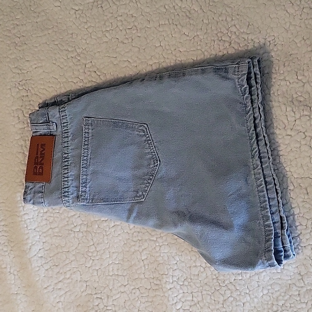 Short - Picture 2 of 3